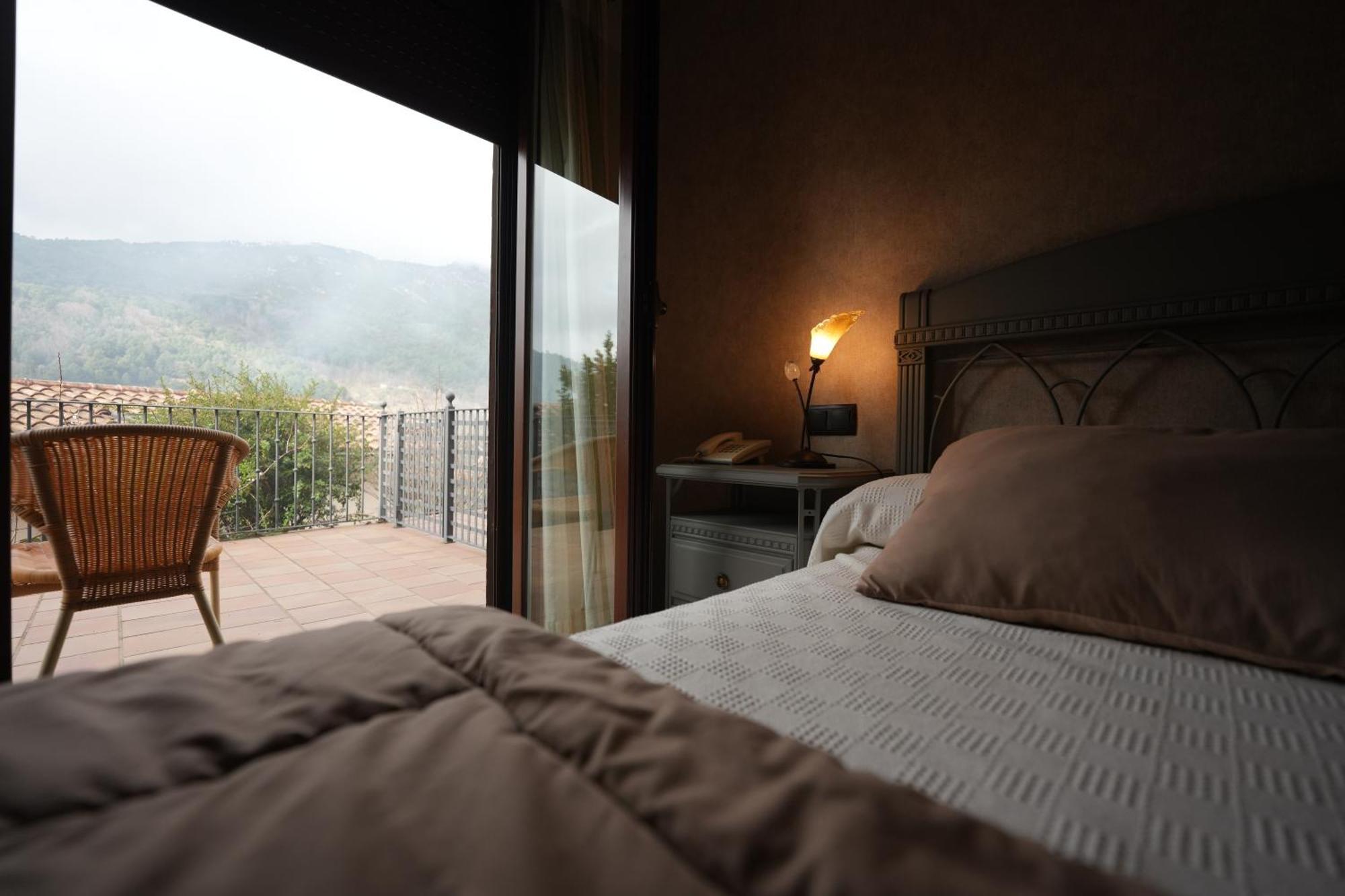 Hotel Rural Y Restaurante, Rinconcito De Gredos Cuevas Del Valle Kültér fotó
