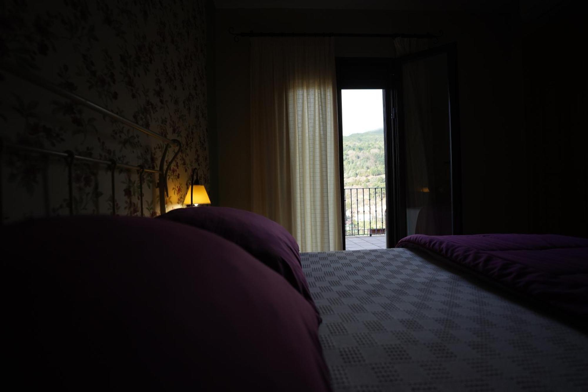Hotel Rural Y Restaurante, Rinconcito De Gredos Cuevas Del Valle Kültér fotó