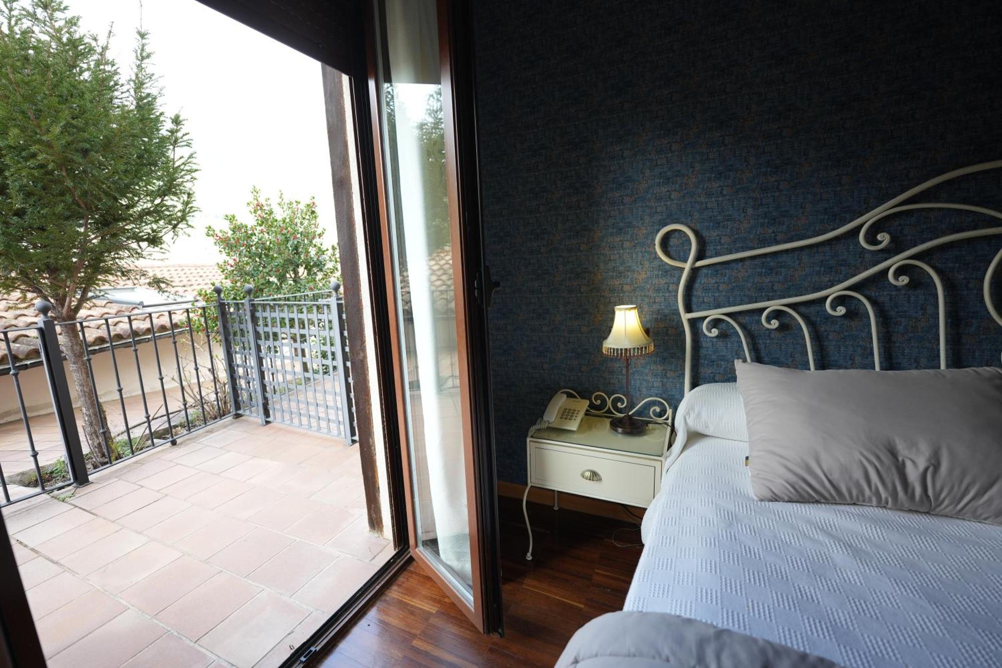 Hotel Rural Y Restaurante, Rinconcito De Gredos Cuevas Del Valle Kültér fotó