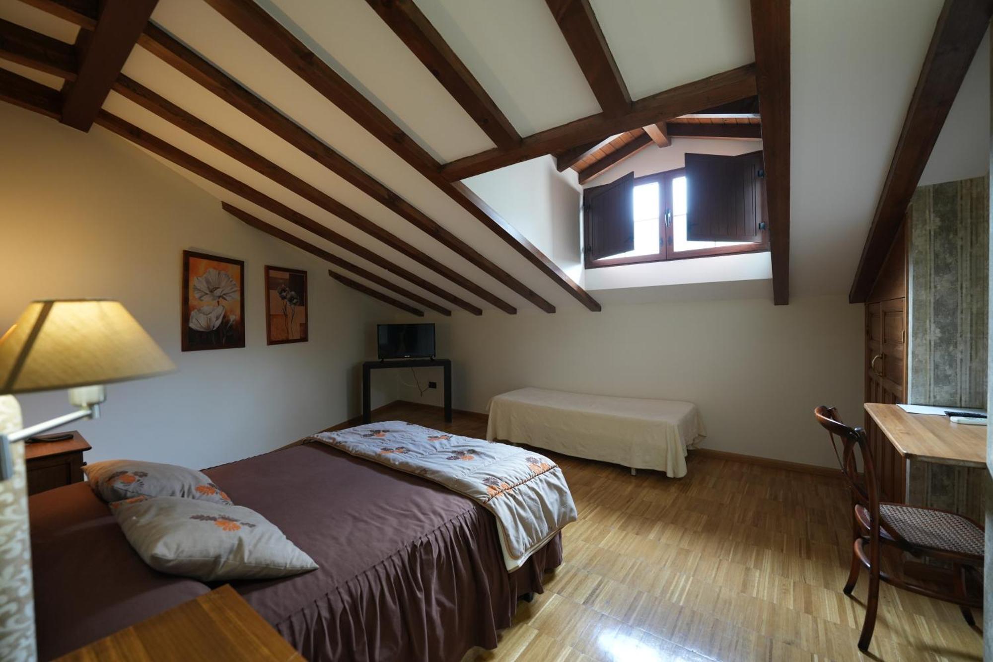Hotel Rural Y Restaurante, Rinconcito De Gredos Cuevas Del Valle Kültér fotó
