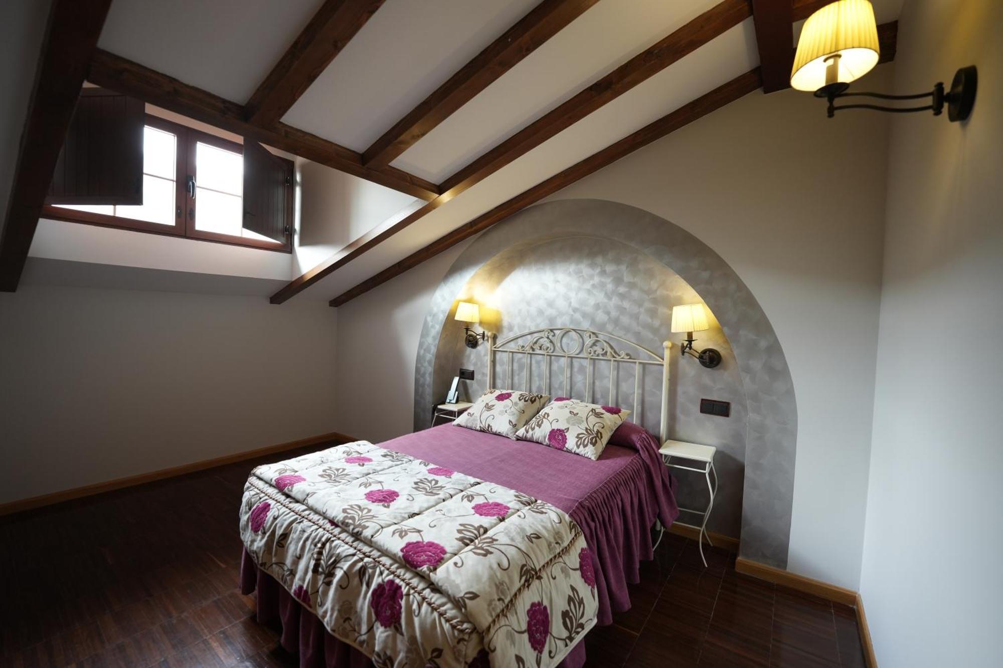 Hotel Rural Y Restaurante, Rinconcito De Gredos Cuevas Del Valle Kültér fotó