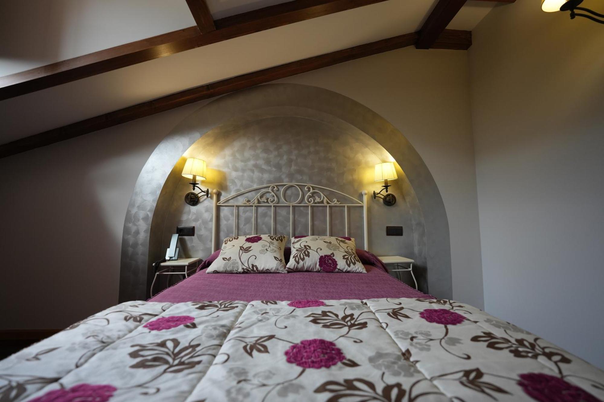Hotel Rural Y Restaurante, Rinconcito De Gredos Cuevas Del Valle Kültér fotó