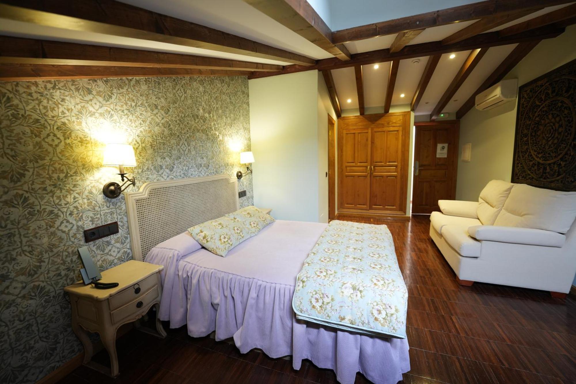 Hotel Rural Y Restaurante, Rinconcito De Gredos Cuevas Del Valle Kültér fotó