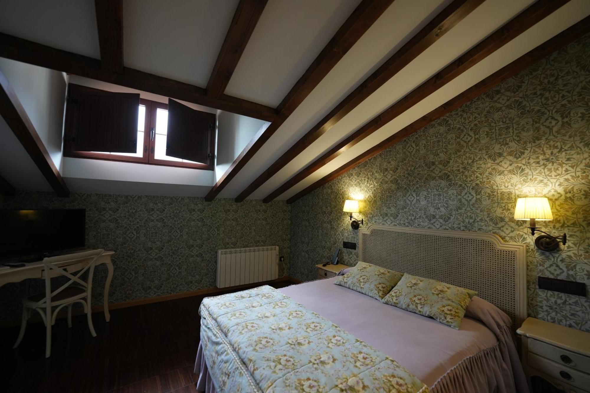 Hotel Rural Y Restaurante, Rinconcito De Gredos Cuevas Del Valle Kültér fotó