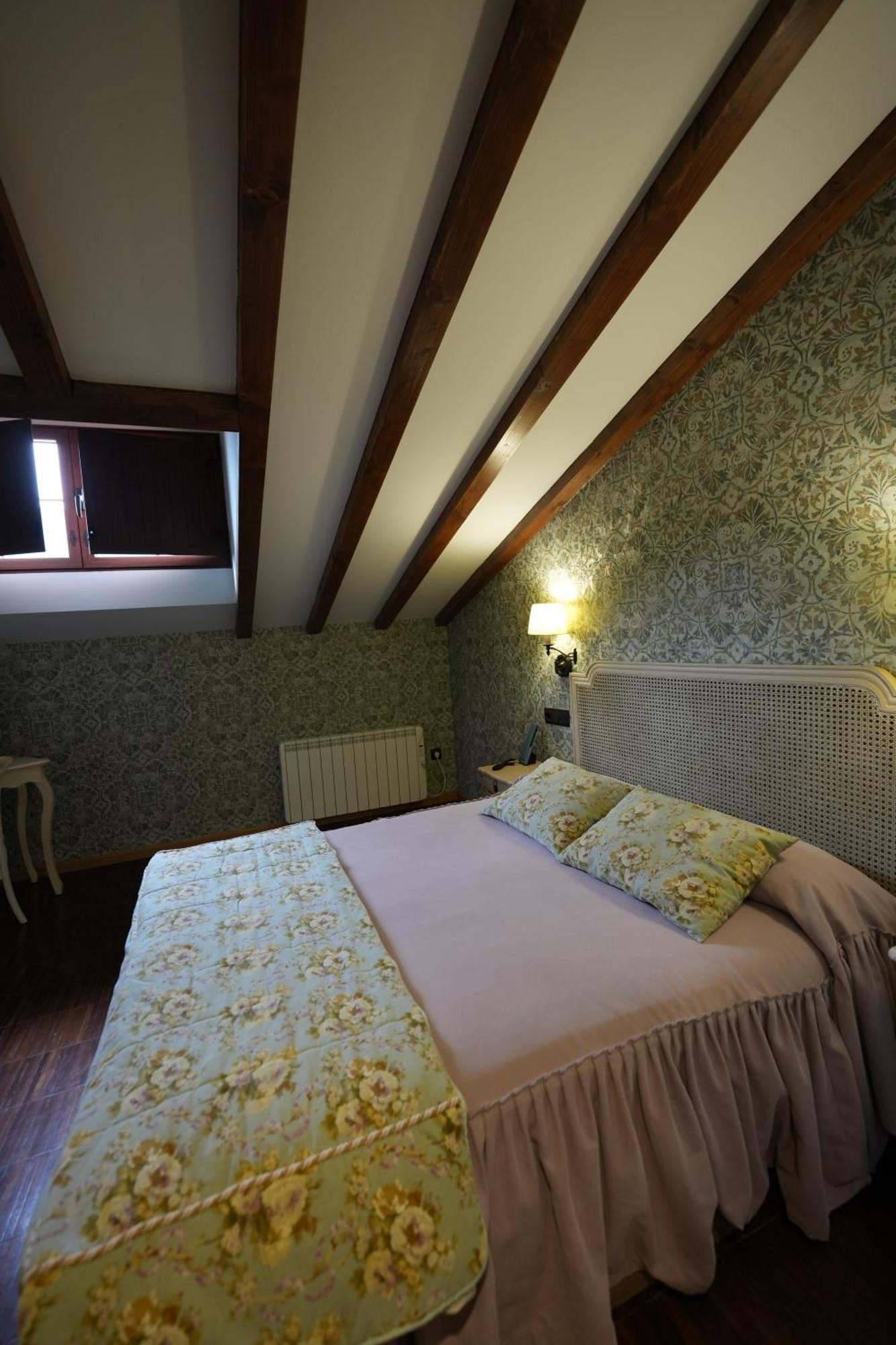 Hotel Rural Y Restaurante, Rinconcito De Gredos Cuevas Del Valle Kültér fotó