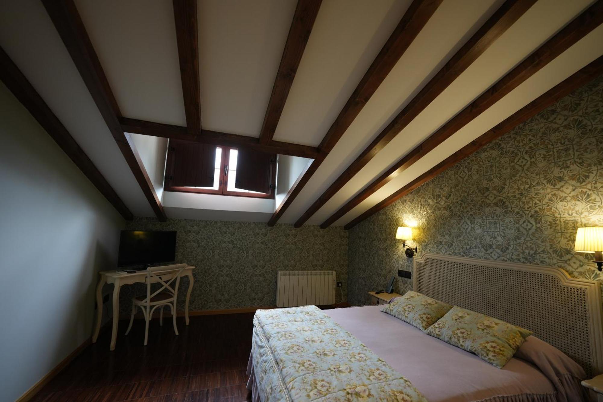 Hotel Rural Y Restaurante, Rinconcito De Gredos Cuevas Del Valle Kültér fotó