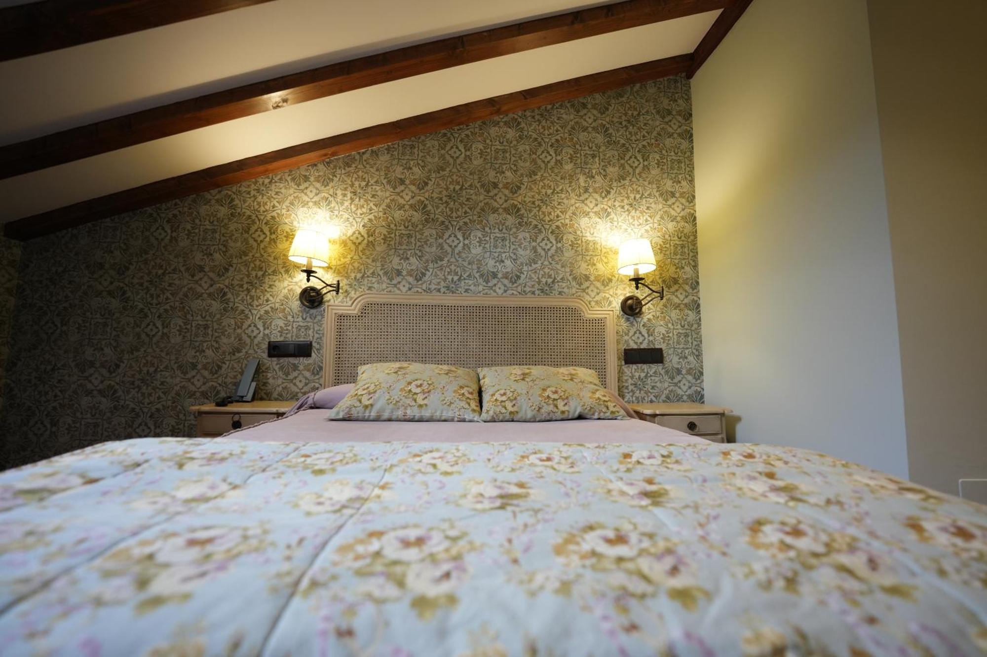 Hotel Rural Y Restaurante, Rinconcito De Gredos Cuevas Del Valle Kültér fotó