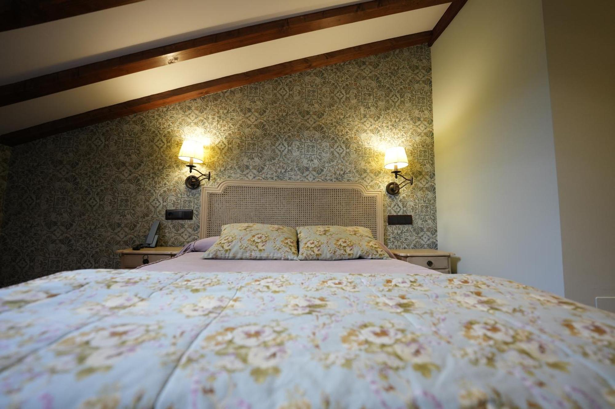 Hotel Rural Y Restaurante, Rinconcito De Gredos Cuevas Del Valle Kültér fotó