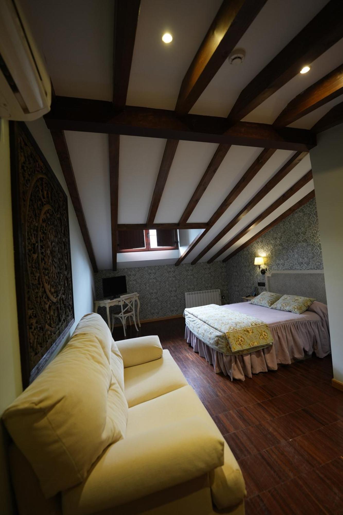 Hotel Rural Y Restaurante, Rinconcito De Gredos Cuevas Del Valle Kültér fotó