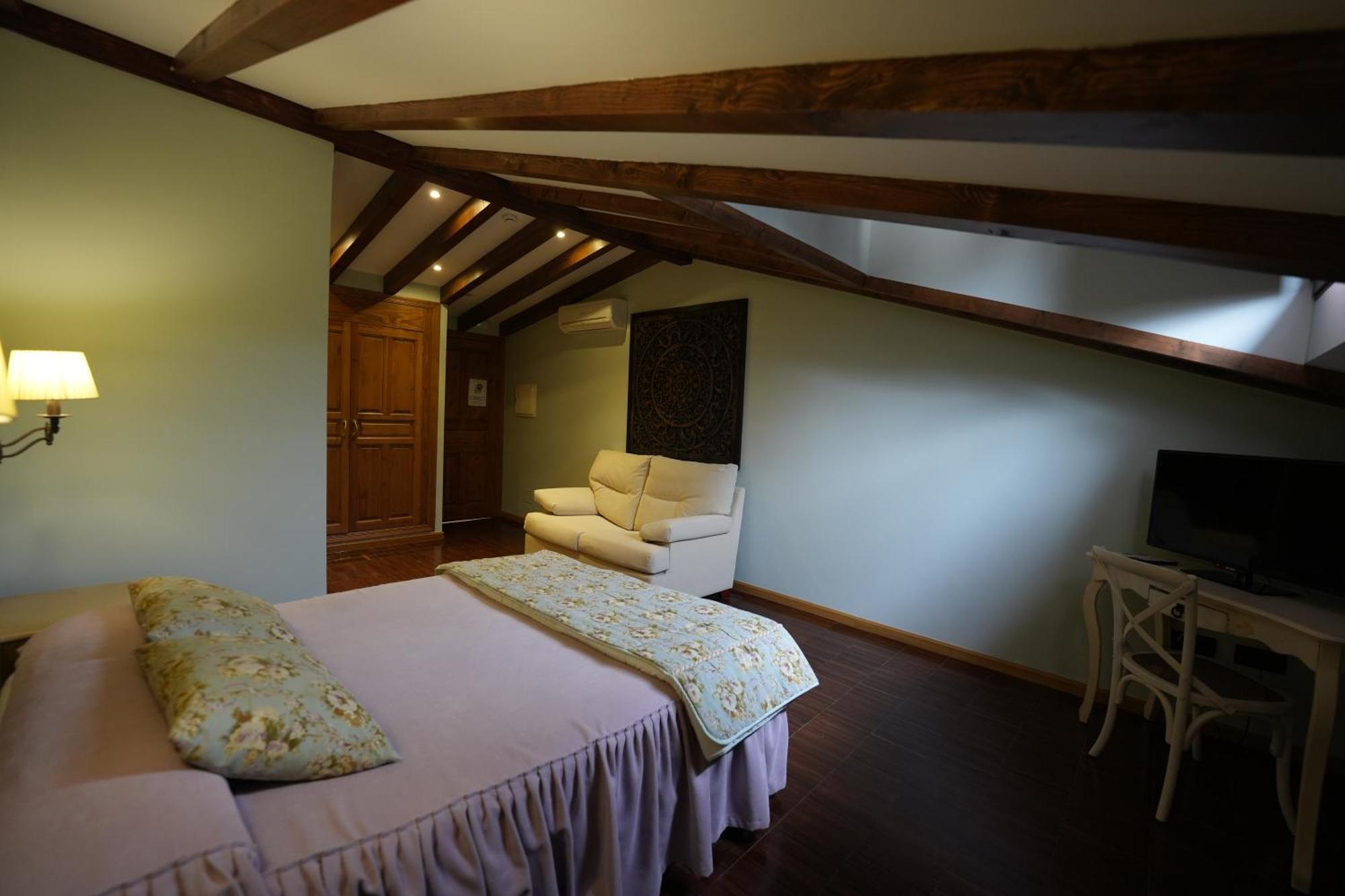 Hotel Rural Y Restaurante, Rinconcito De Gredos Cuevas Del Valle Kültér fotó