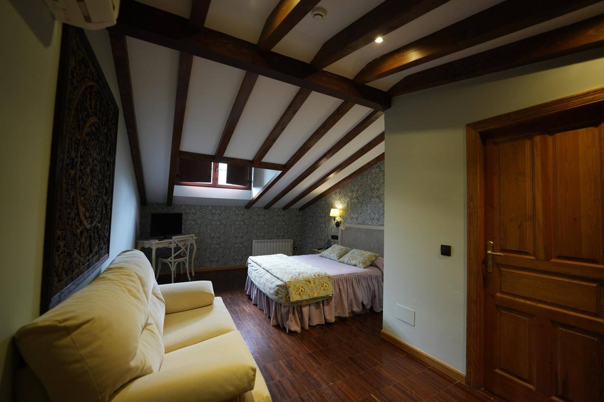 Hotel Rural Y Restaurante, Rinconcito De Gredos Cuevas Del Valle Kültér fotó